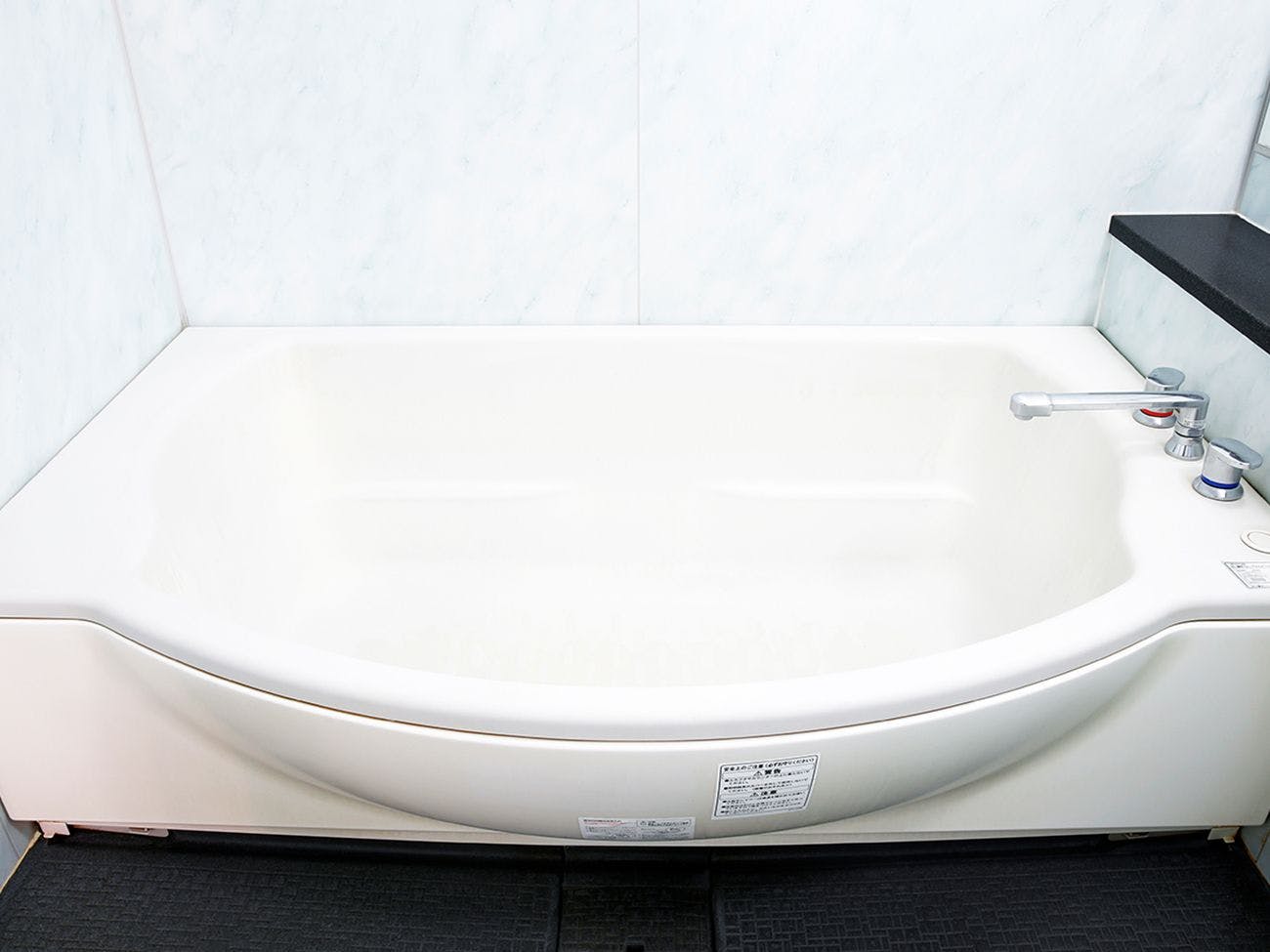 ห้องอาบน้ำครอบครัว (ชั้น 2 ใช้ร่วมกัน)