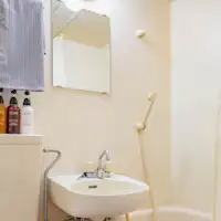 ห้องน้ำในตัวภายในห้องพัก