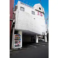 สิ่งอำนวยความสะดวก ลานจอดรถภายในสถานที่