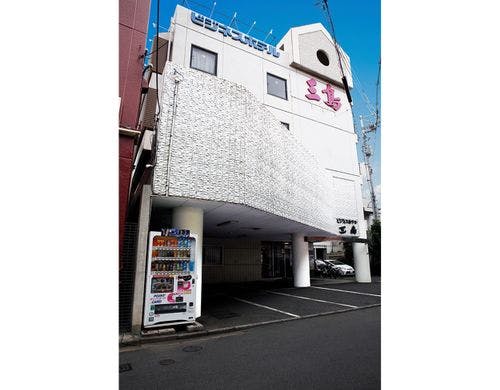 施設外観 場内駐車場