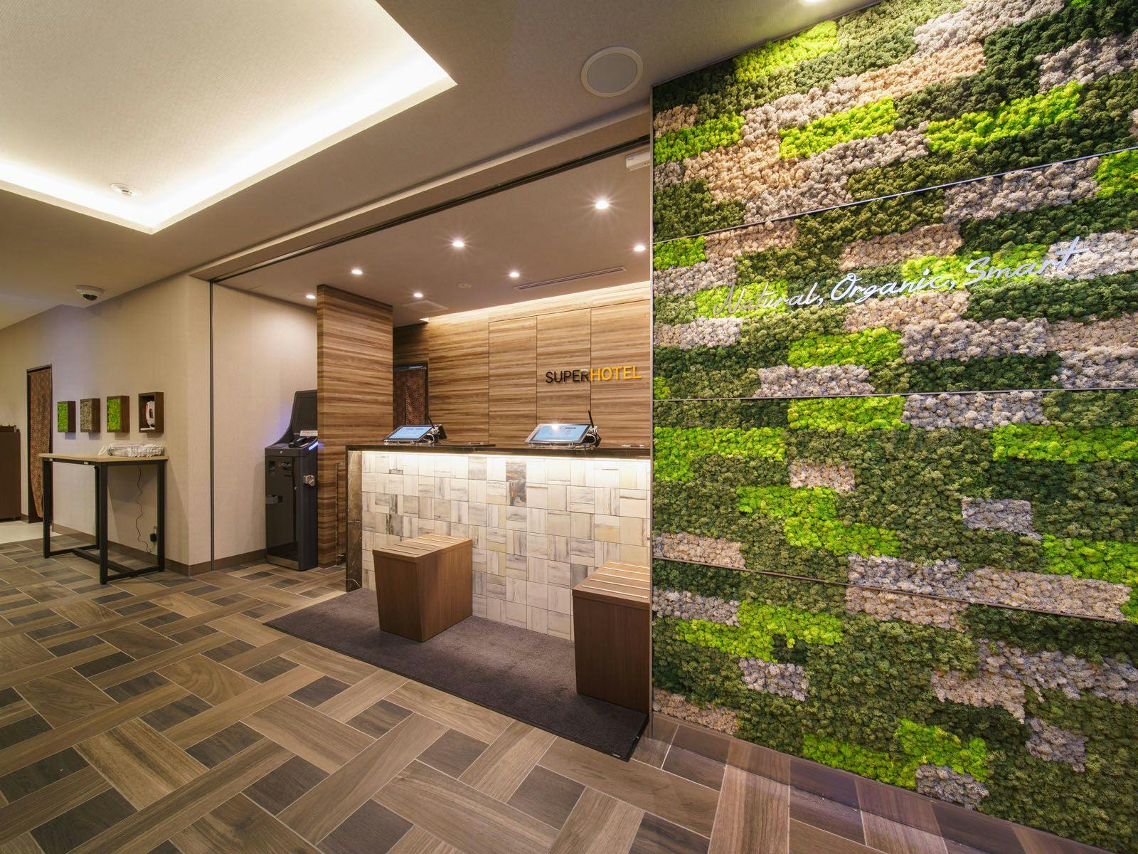 체크인 데스크에서 맞이하겠습니다.