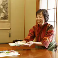 在放松的空间中享受房间内用餐的奢华!