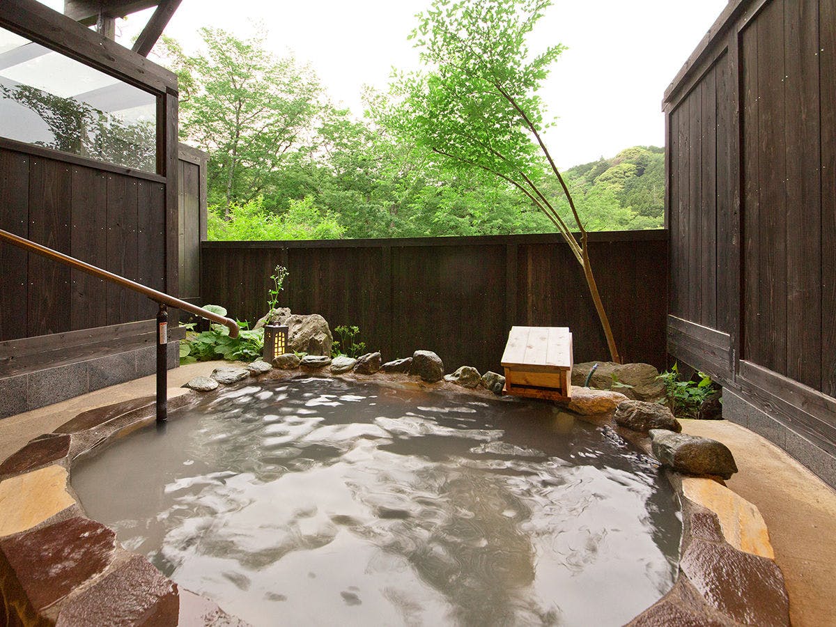 Ryokan & Glamping Resort: The Inn Where the Sound of Deer Echoes - Hanazansui