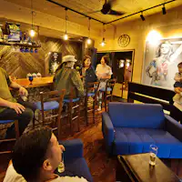 【バー】飲んではしゃいで