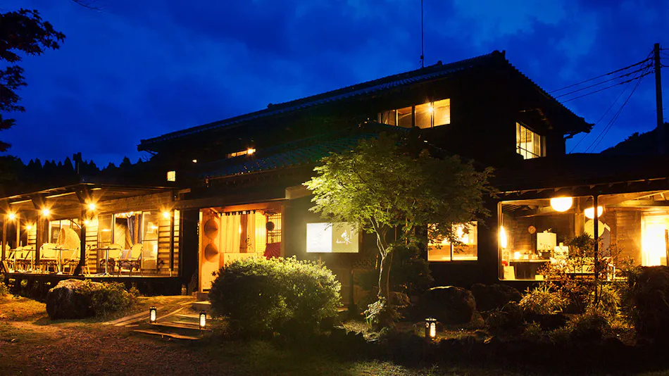 Ryokan & Glamping Resort: The Inn Where the Sound of Deer Echoes - Hanazansui
