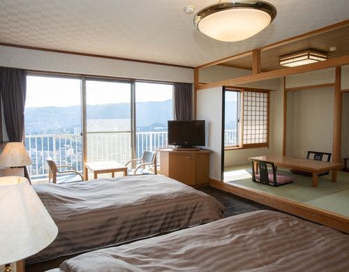 和洋室(ツイン+6畳）