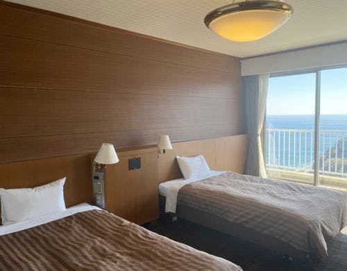 和洋室(ツイン+10畳）