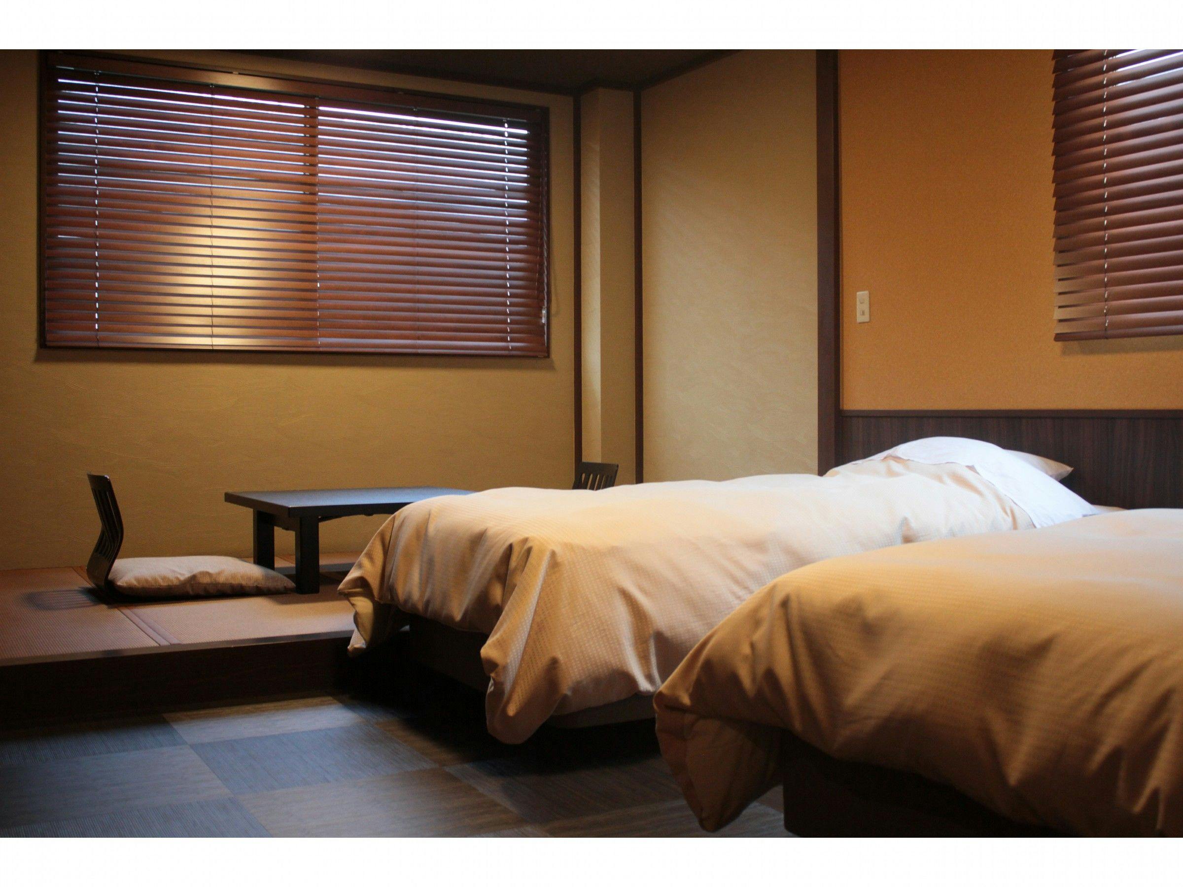 Bilik gaya Jepun-Barat moden 12 tatami 'Yuu', kapasiti maksimum 4 orang.