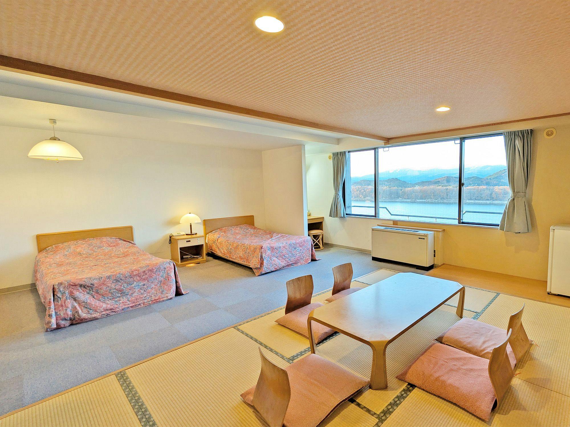 Contoh bilik gaya Jepun dan Barat di bangunan utama