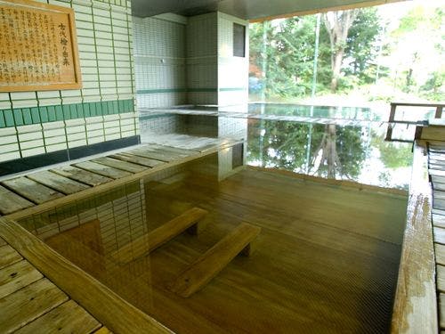 【大浴場 古代檜風呂】木の香漂う檜の寝湯