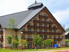 森のリゾート　ホテルシェーネスハイム金山