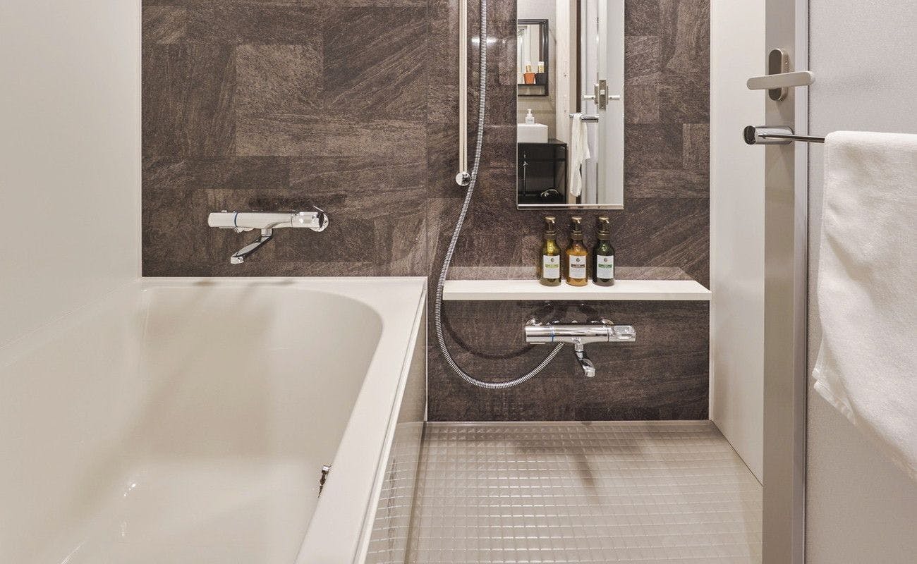 ห้องน้ำสไตล์ญี่ปุ่นและตะวันตก