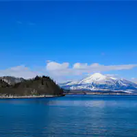 ภาพภูเขาบันไดไอซุและทะเลสาบอินาวาชิโระ