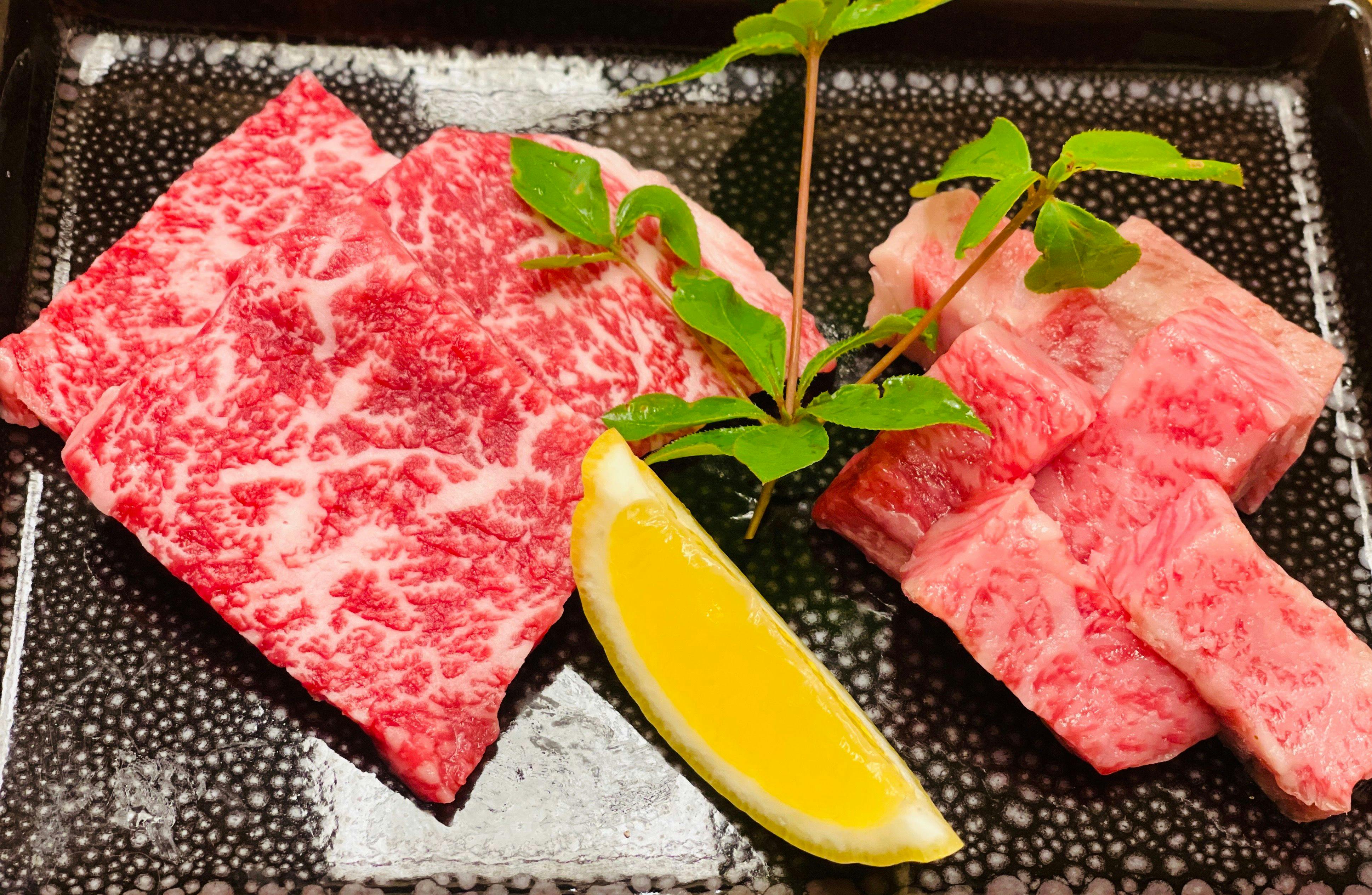 เซนไดกิว A5 สันนอก และ ยามากาตะกิว A5 สะโพก