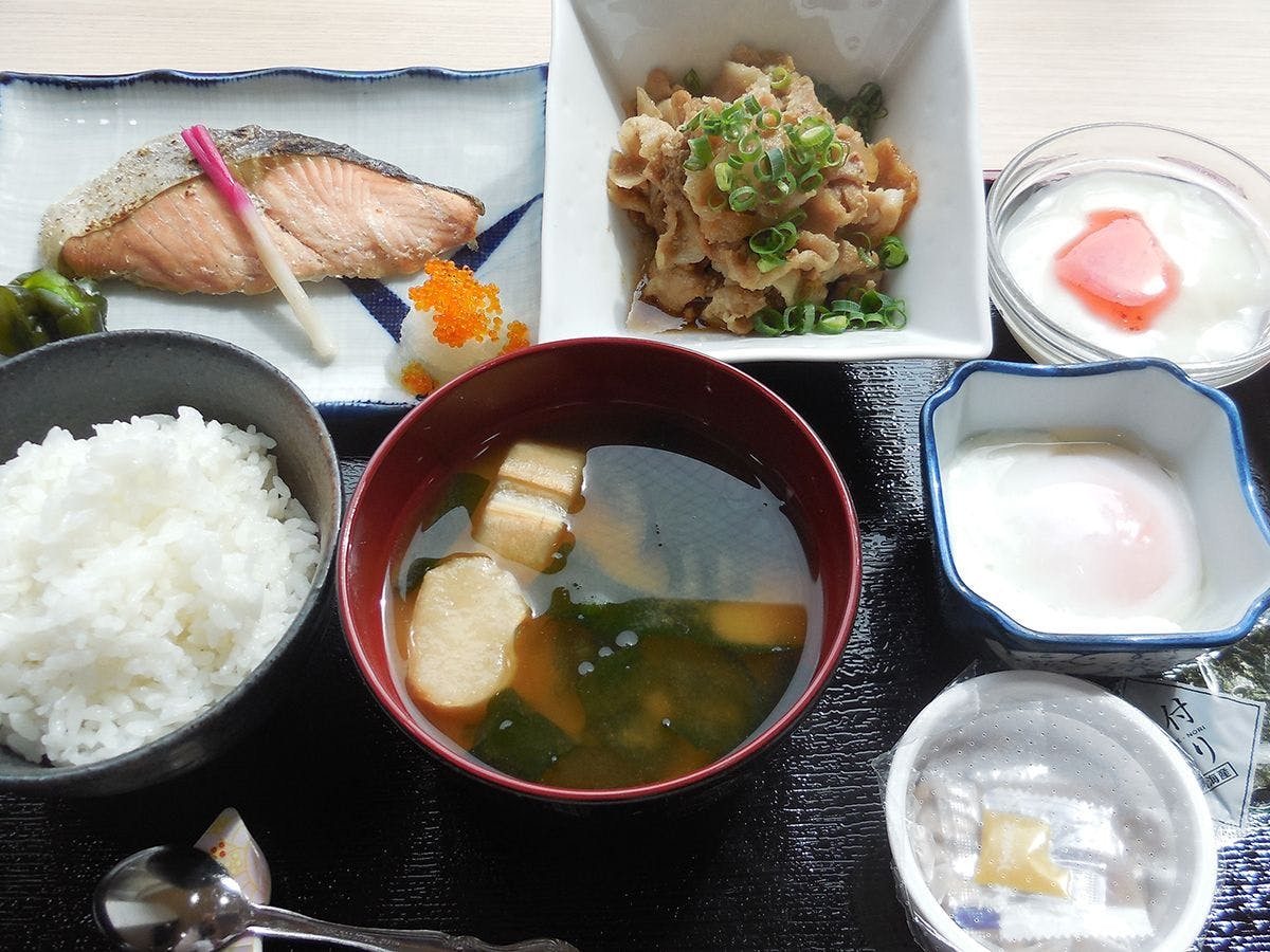 조식 예: 매일 바뀌는 일본식 정식