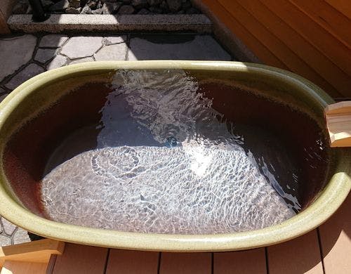 206　すいせんの露天風呂は陶器