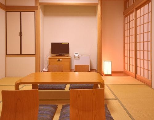 和室　風呂なし　28.0平方メートル　禁煙