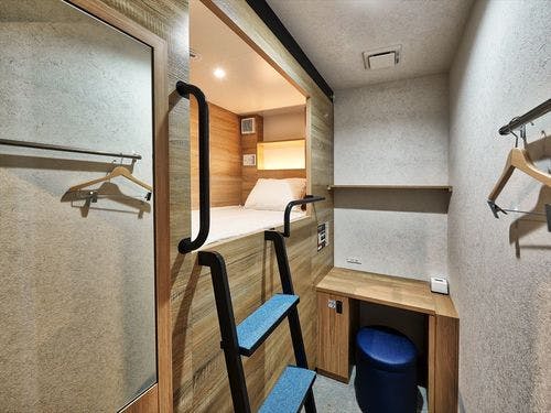 キャビンフロア