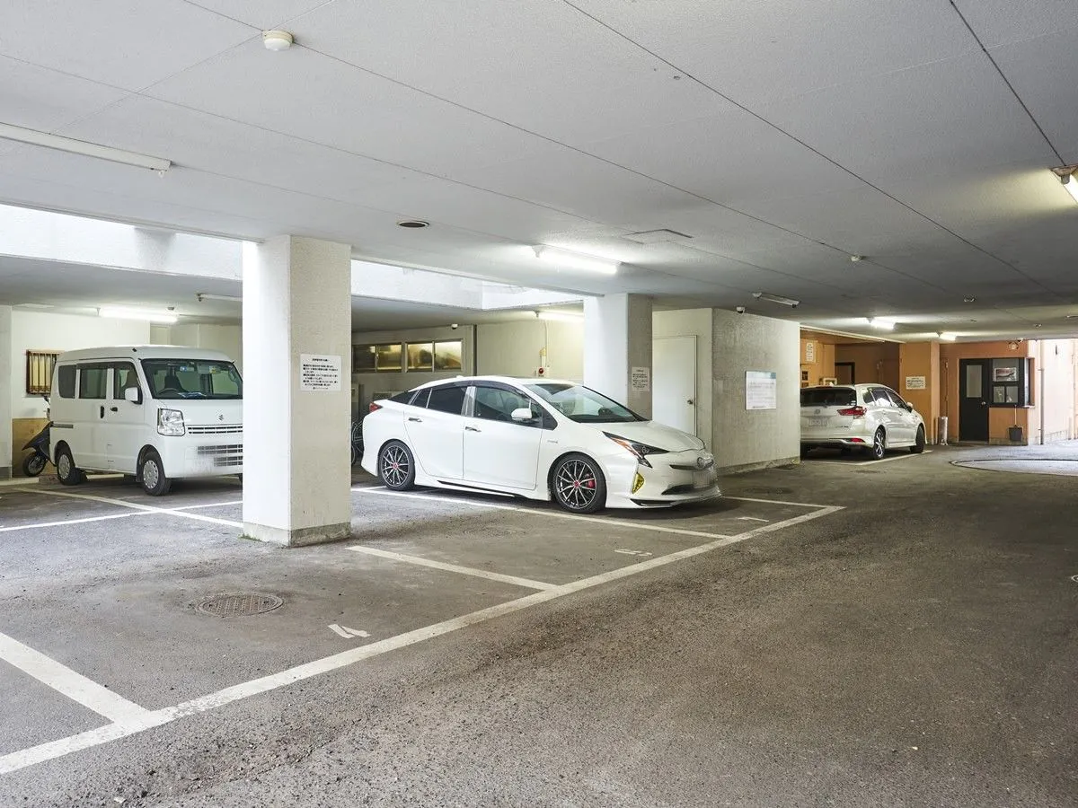 停车场｜有10个车位（每晚每台车1000日元）※先到先得。