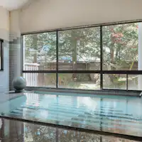 ห้องอาบน้ำรวมขนาดใหญ่〇เพลิดเพลินกับสวนสวยงามที่เปลี่ยนไปตามฤดูกาลได้ตลอดปี