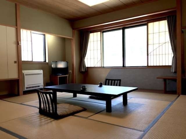 ＜ห้องญี่ปุ่น 12.5 เสื่อทาทามิ＞เป็นที่นิยมสำหรับครอบครัวและการเดินทางเป็นกลุ่ม