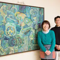 Bersama karya yang terpilih dalam pameran Nika.