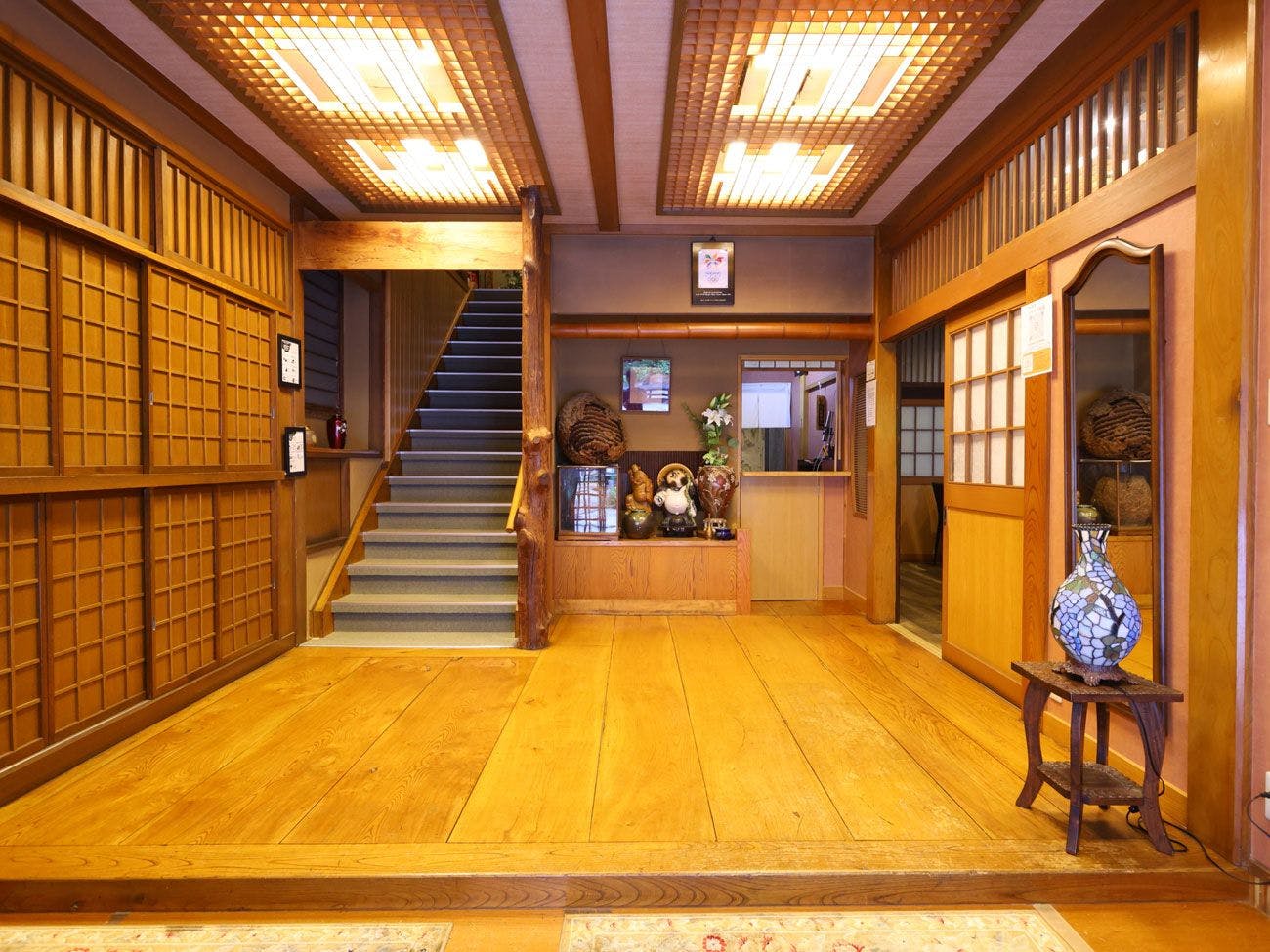 【Lobi & Pintu Masuk】