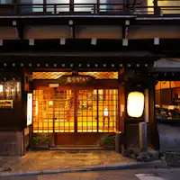 【Eksterior】Pintu Masuk Saat Senja