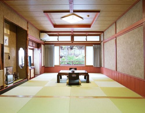 【温泉通り側■和室18畳】