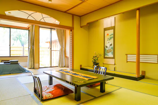 ห้องพักพร้อมระเบียงกว้างที่คฤหาสน์ฮานามาอิกิ (ตัวอย่าง)