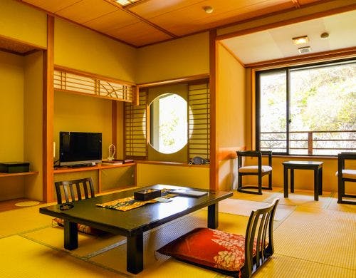 *花舞樹の館：四季の移ろいを感じるお部屋