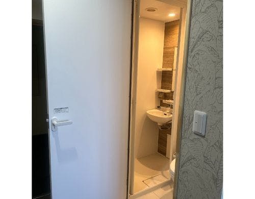 本館シングルルームのシャワーブース