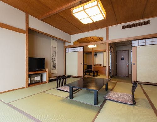 新館バストイレ付