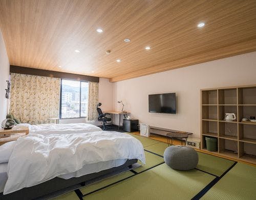 和室にベッドのお部屋