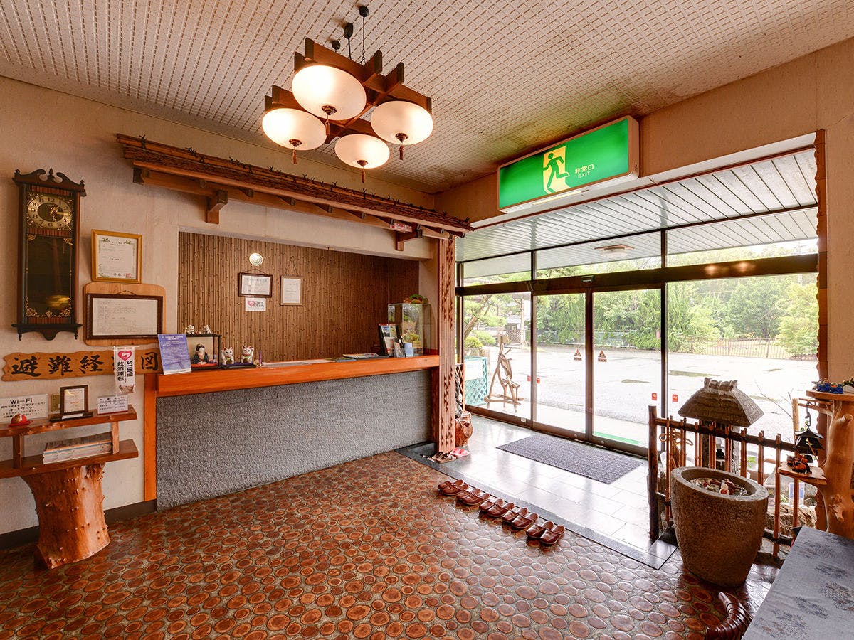 Fasilitas: Resepsionis dan lobi