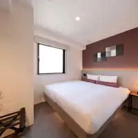 เตียงคู่ขนาด 180 ซม. x 200 ซม. พื้นที่ 14 ตารางเมตร