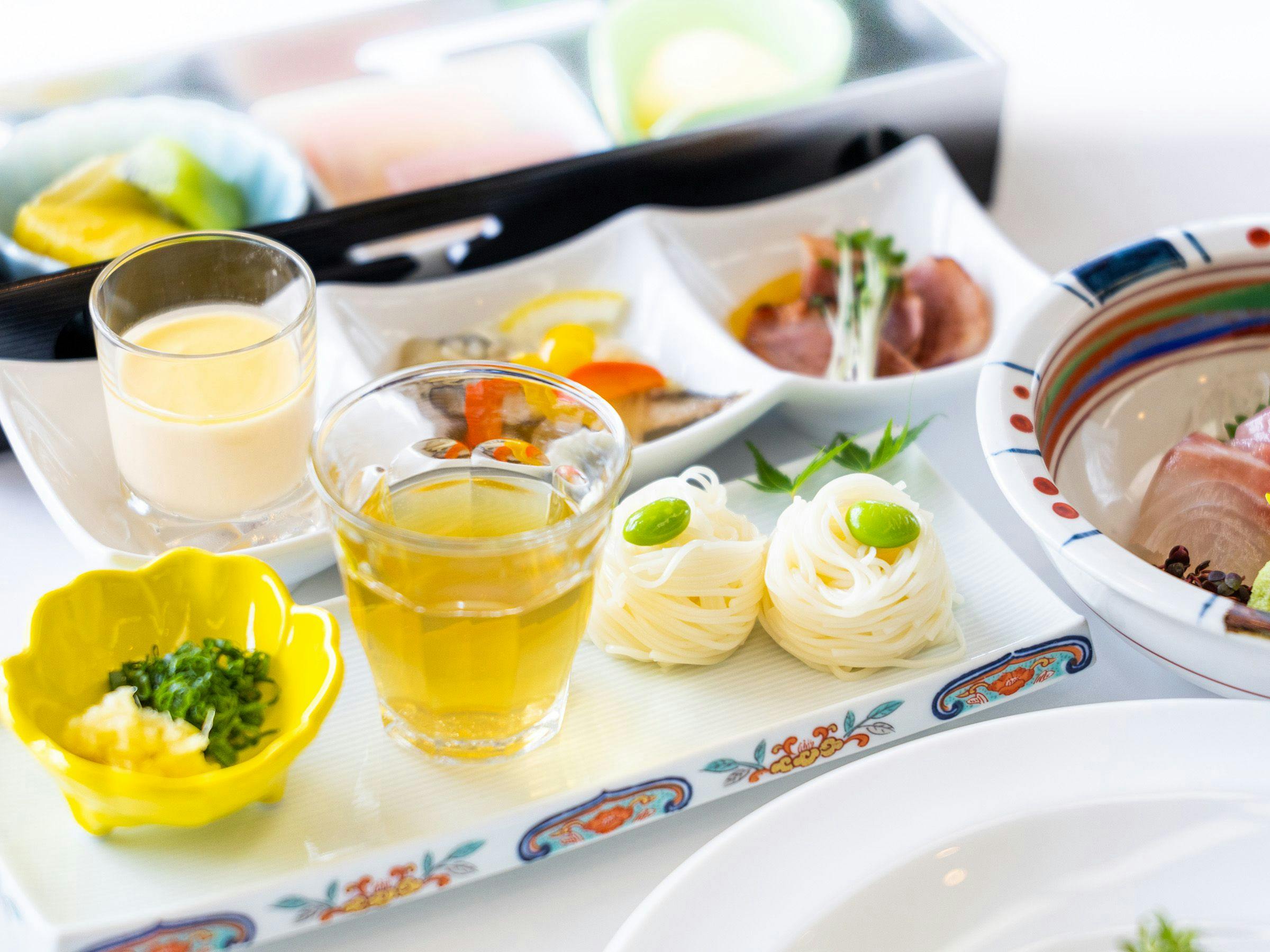 Hidangan pembuka Barat, somen, sashimi