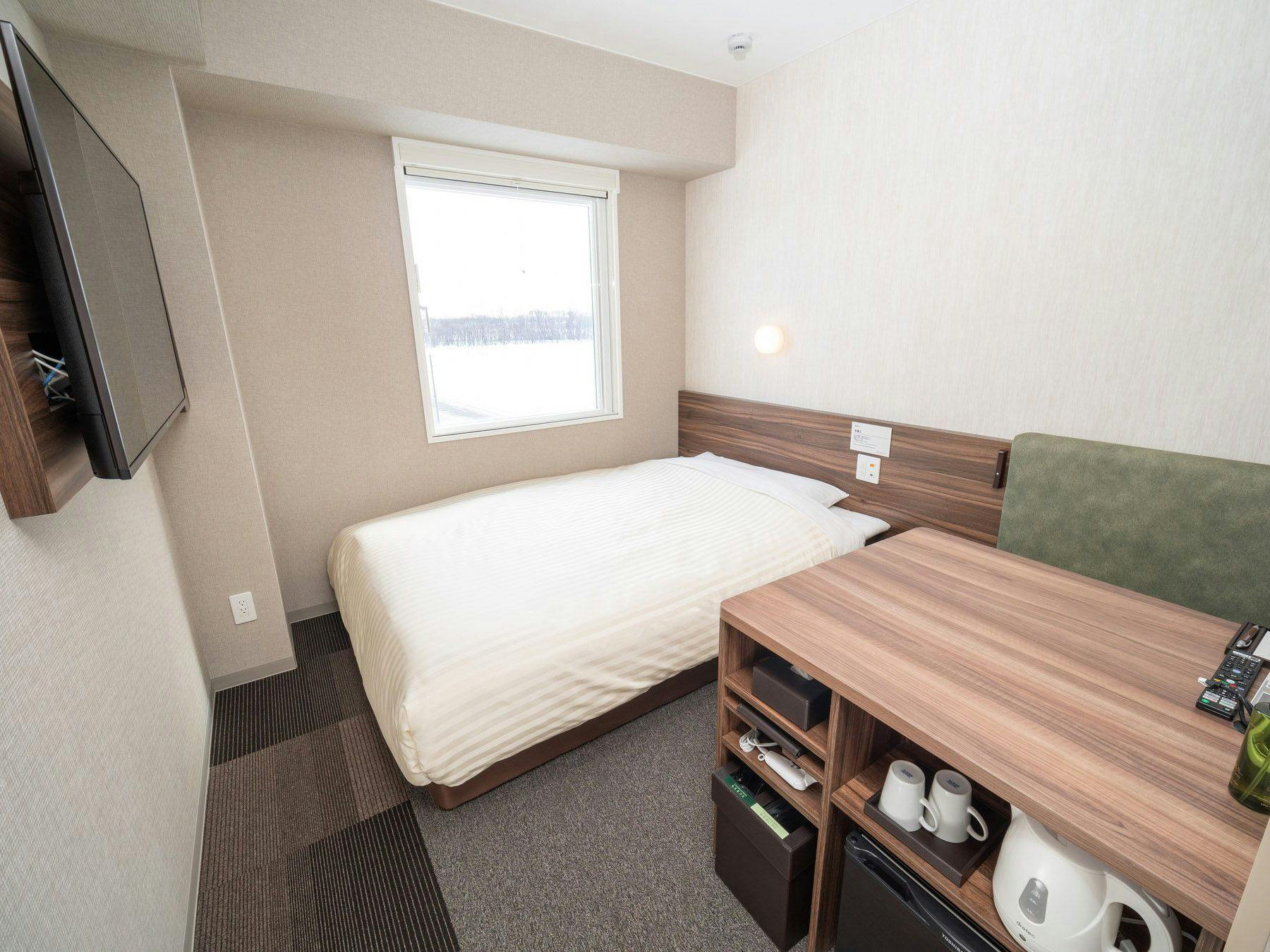 โต๊ะทำงานกว้างขวาง ทำงานได้สะดวก