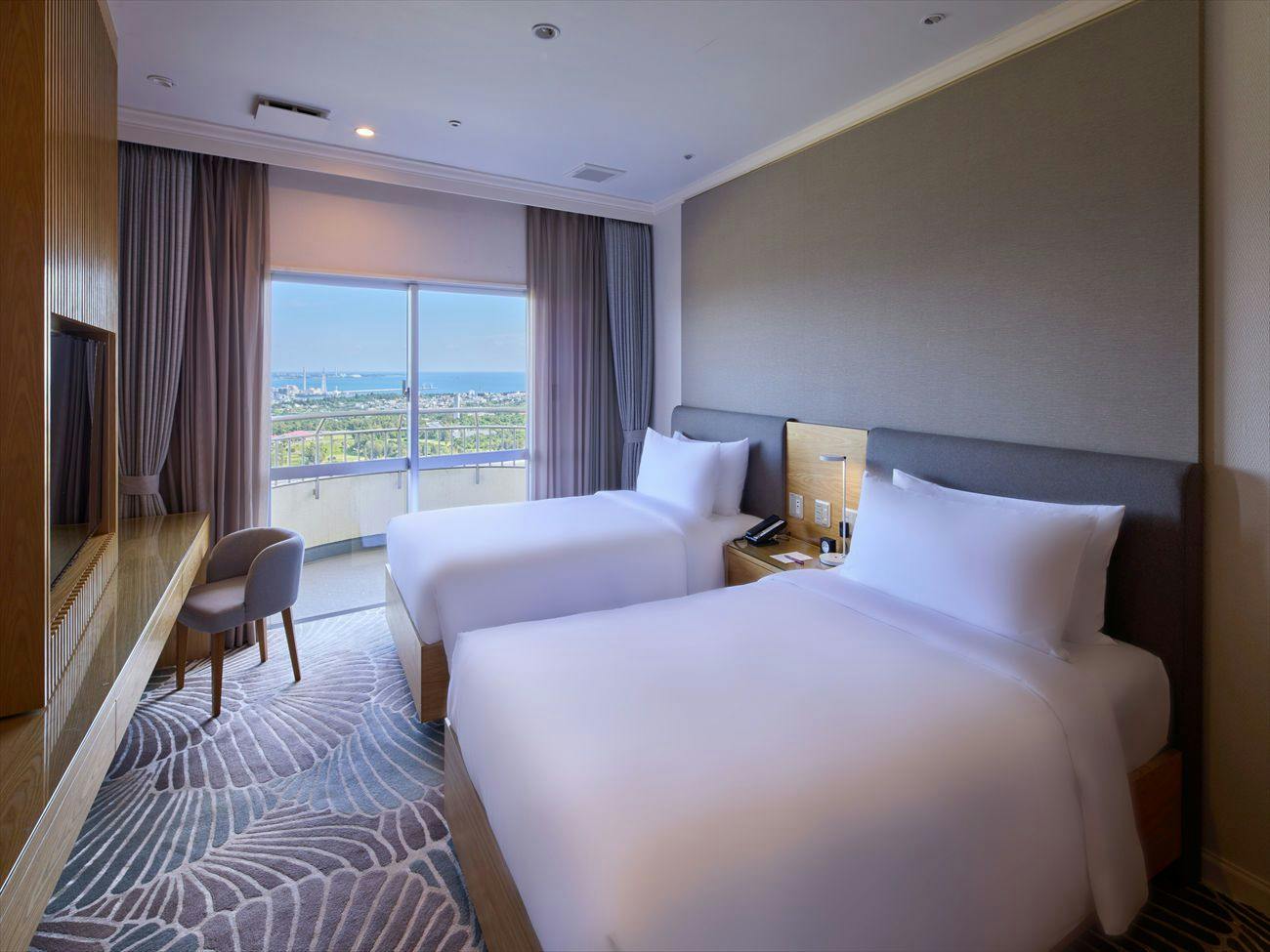 ANA Crowne Plaza Resort Okinawa Uruma Hills
