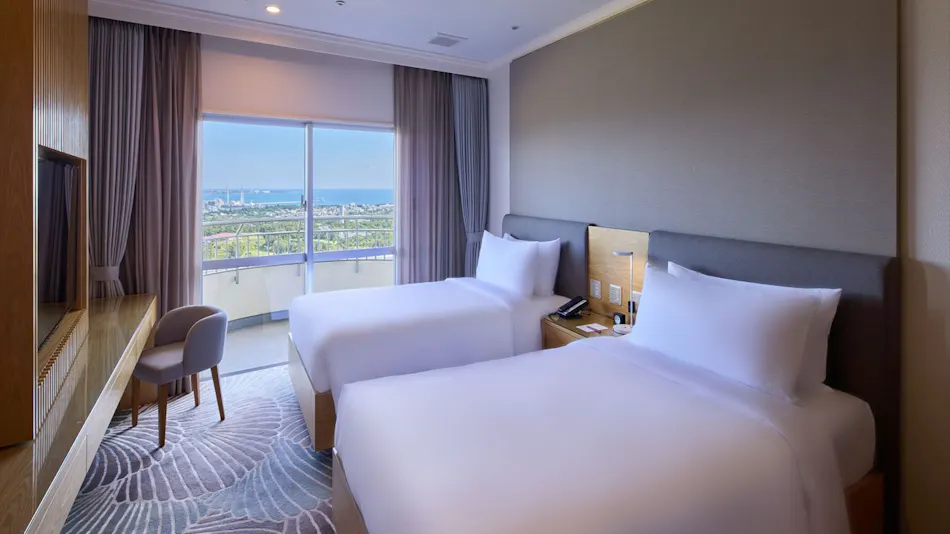 ANA Crowne Plaza Resort Okinawa Uruma Hills