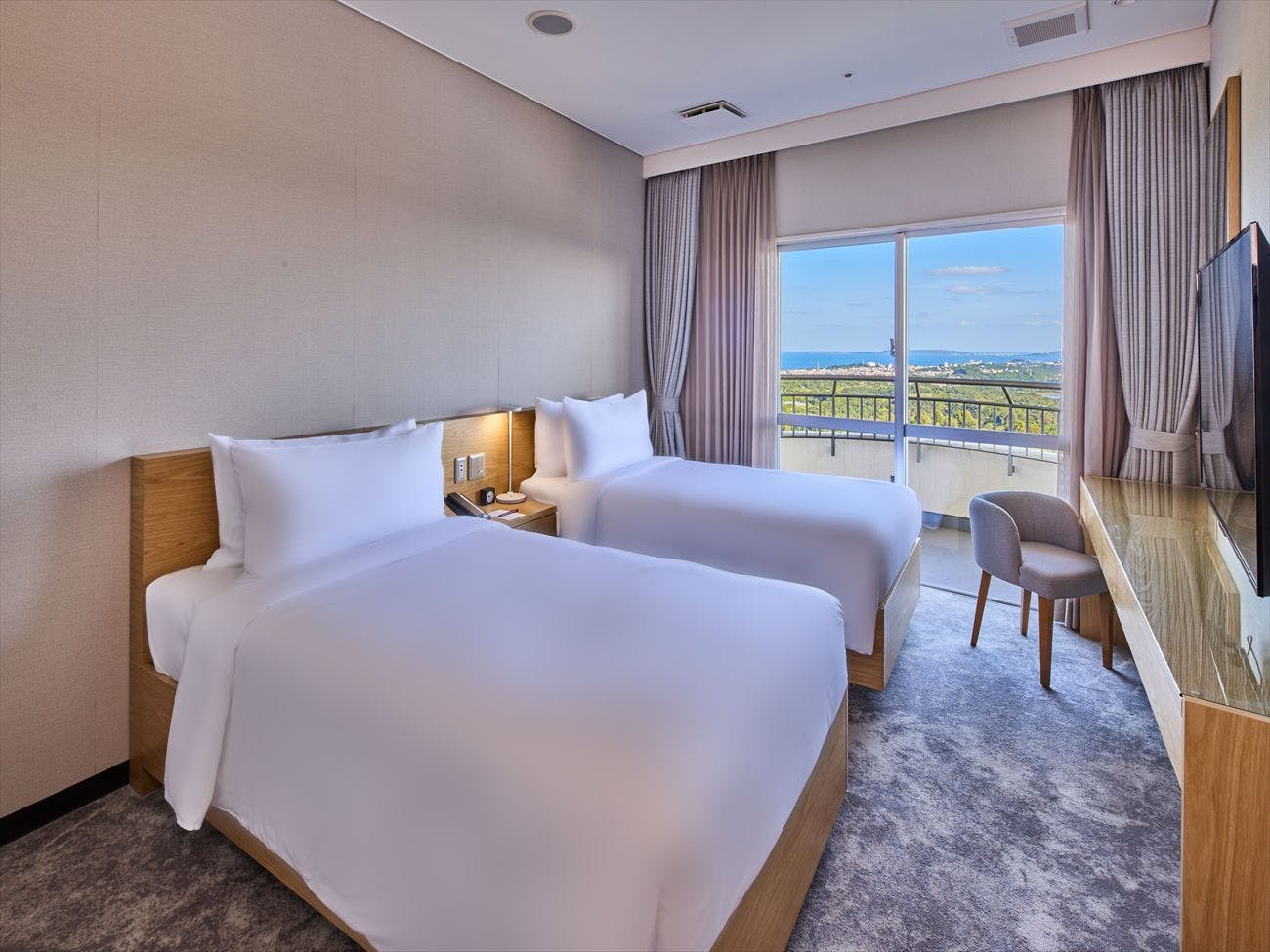 ANA Crowne Plaza Resort Okinawa Uruma Hills