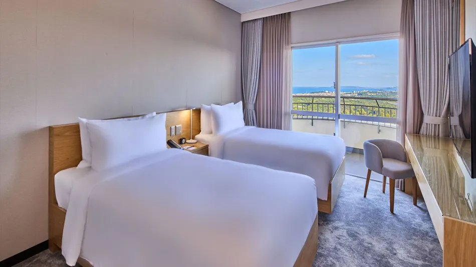 ANA Crowne Plaza Resort Okinawa Uruma Hills
