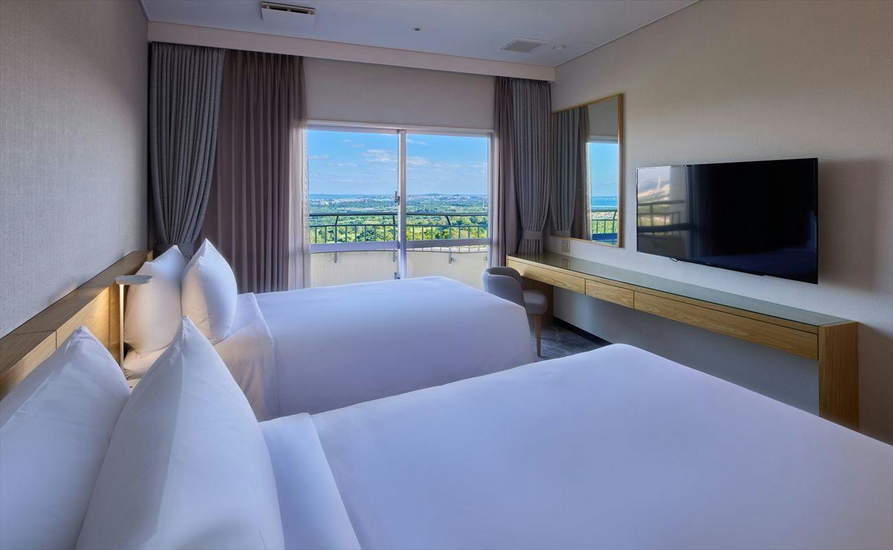 ANA Crowne Plaza Resort Okinawa Uruma Hills