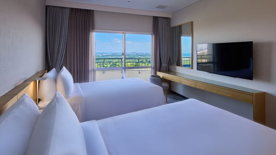 ANA Crowne Plaza Resort Okinawa Uruma Hills