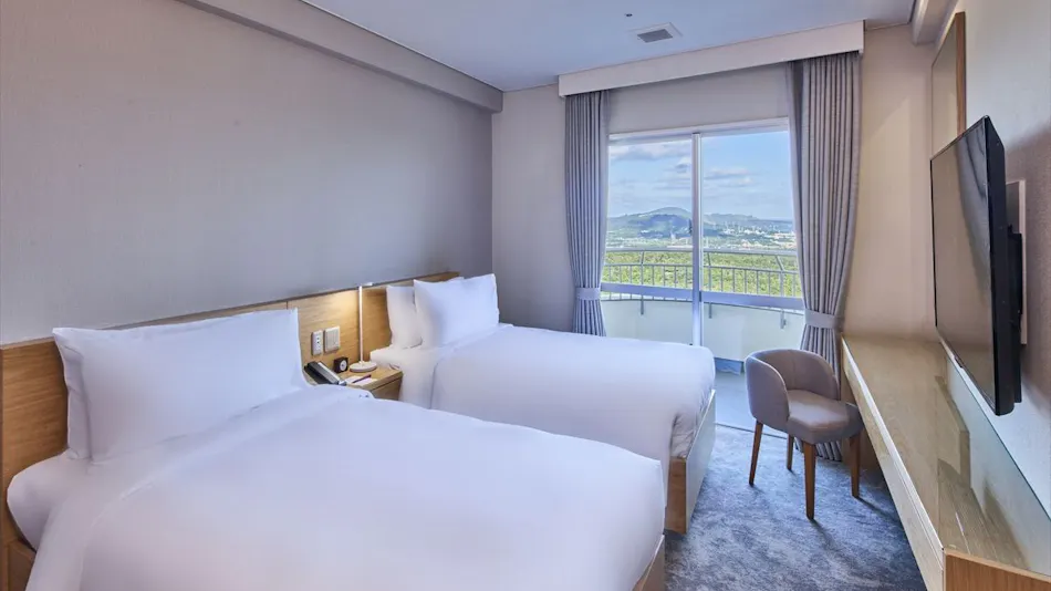 ANA Crowne Plaza Resort Okinawa Uruma Hills