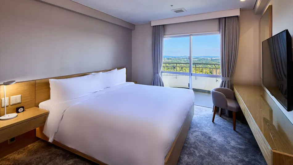 ANA Crowne Plaza Resort Okinawa Uruma Hills