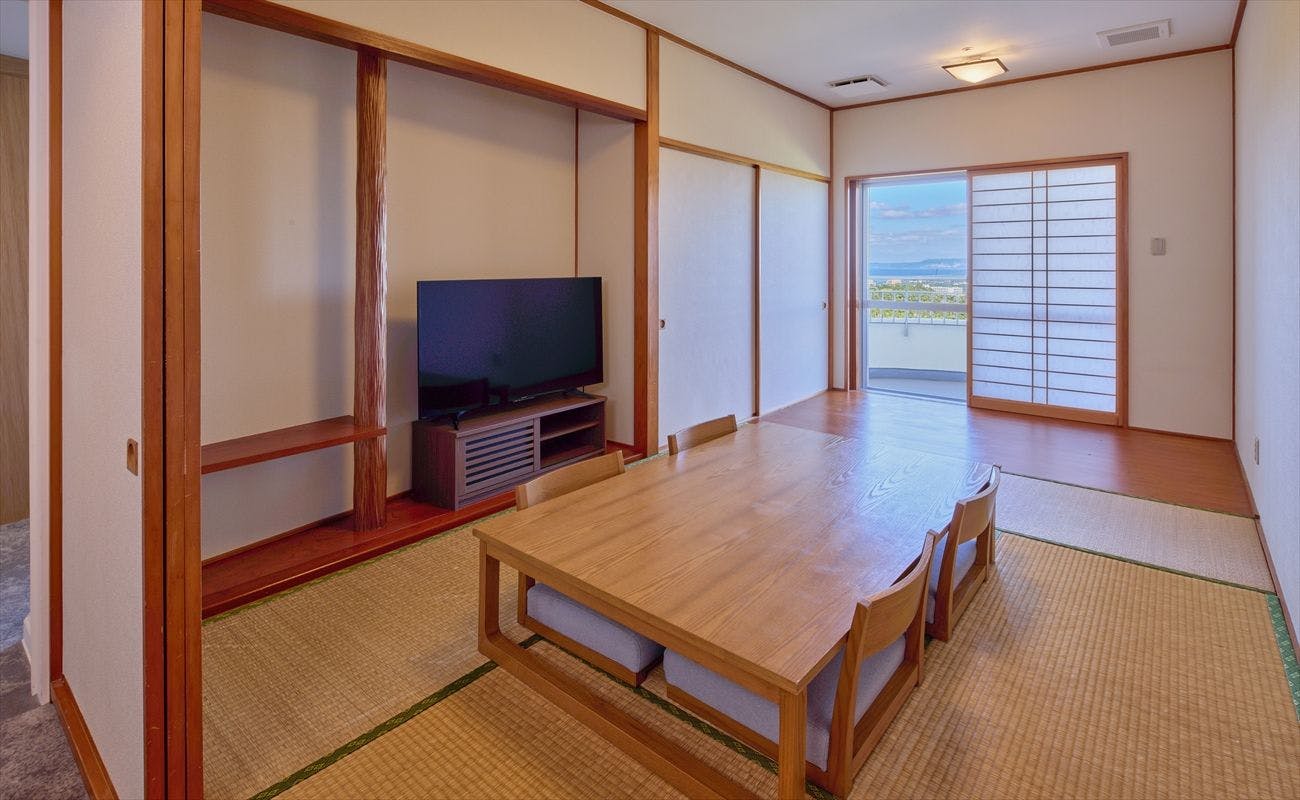 ANA Crowne Plaza Resort Okinawa Uruma Hills