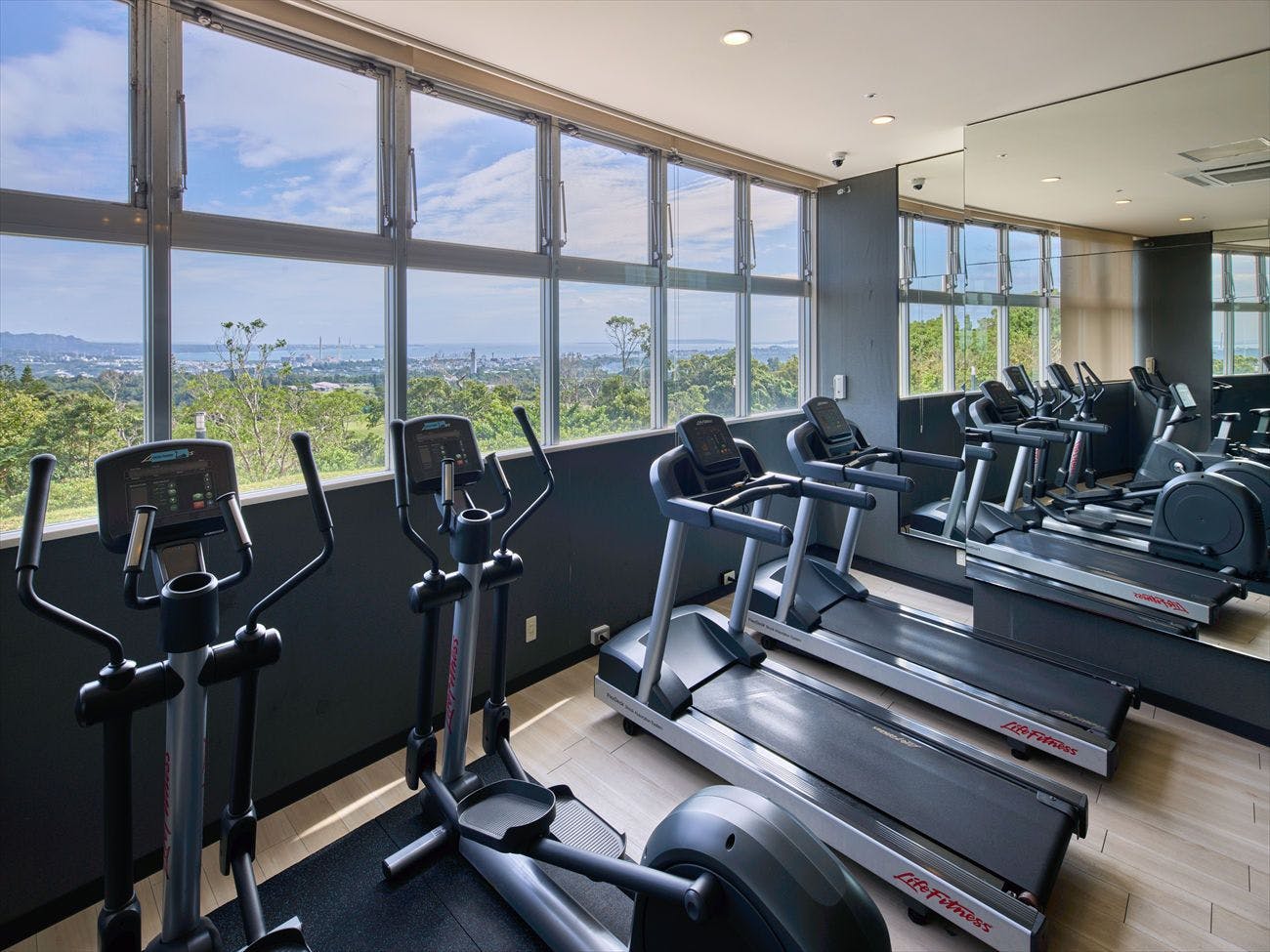 ANA Crowne Plaza Resort Okinawa Uruma Hills