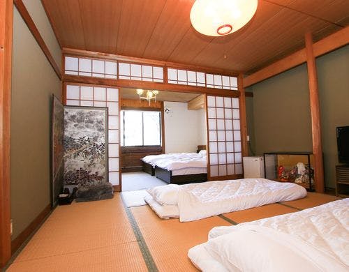 ・和室の広々としたお部屋