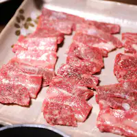 น้ำพุร้อนคิโนะซากิยังแนะนำเนื้อวัวทาจิมะด้วย